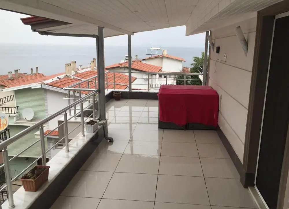 YALOVA ÇINARCIK SÜMER SITESINDE ÖZEL PLAJLI TRIPLEKS VILLA