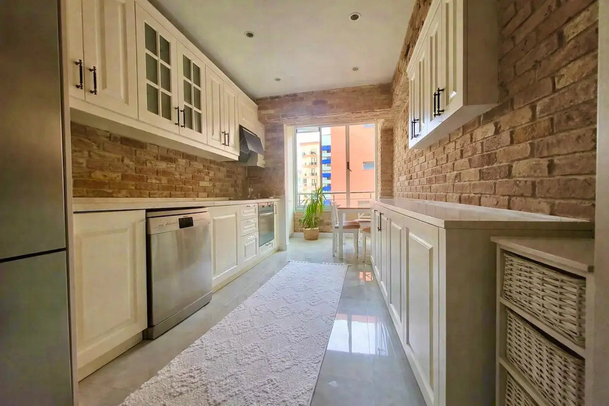 ÇEKMEKÖY EKŞİOĞLU SULTANEVLERİ SİTESİNDE YENİLENMİŞ AKILLI EV SİSTEMLİ 3+1 SATILIK DAİRE