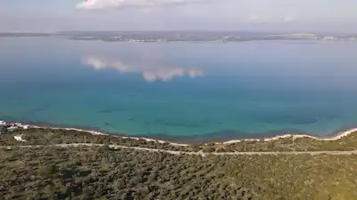 EGENİN İNCİSİ AKBÜK'TE DENİZE SIFIR SATILIK ARSA