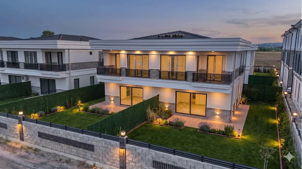 REMAX MAVİ'DEN BERKE PREMİUM GARDEN'DA HAVUZLU,5+1 SIFIR VİLLLA