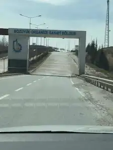 **RE/MAX.MOD’DAN BOZÜYÜK OSB – 115.000 M² DEV SANAYI ARSASI | TEK PARÇA | 400 M ÜRETIM HATTI KURULA