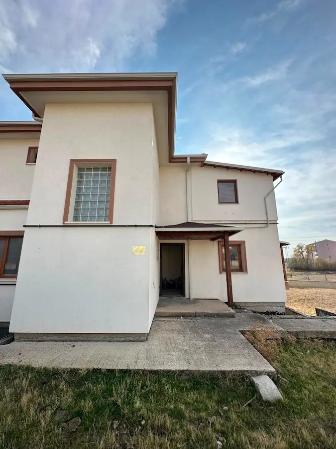 ANKARA ÇUBUK’TA 1.500 M² ARSA İÇİNDE TRİPLEX VİLLA