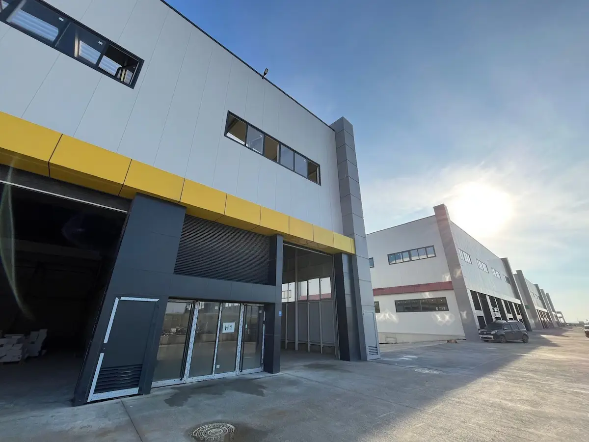 MODEL SANAYİ SİTESİ KAPAKLI 450 M2 SATILIK İMALATHANE-REMAX KAYA 2