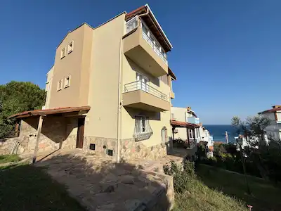 KÜÇÜKKUYU AKASYA SAHIL SITESI DENIZ MANZARALI EŞYALI VILLA