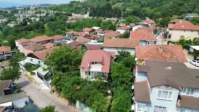 İZMIT GÜNDOĞDU’DA 300 M² ARSA İÇINDE 5+2 SATILIK MÜSTAKİL EV