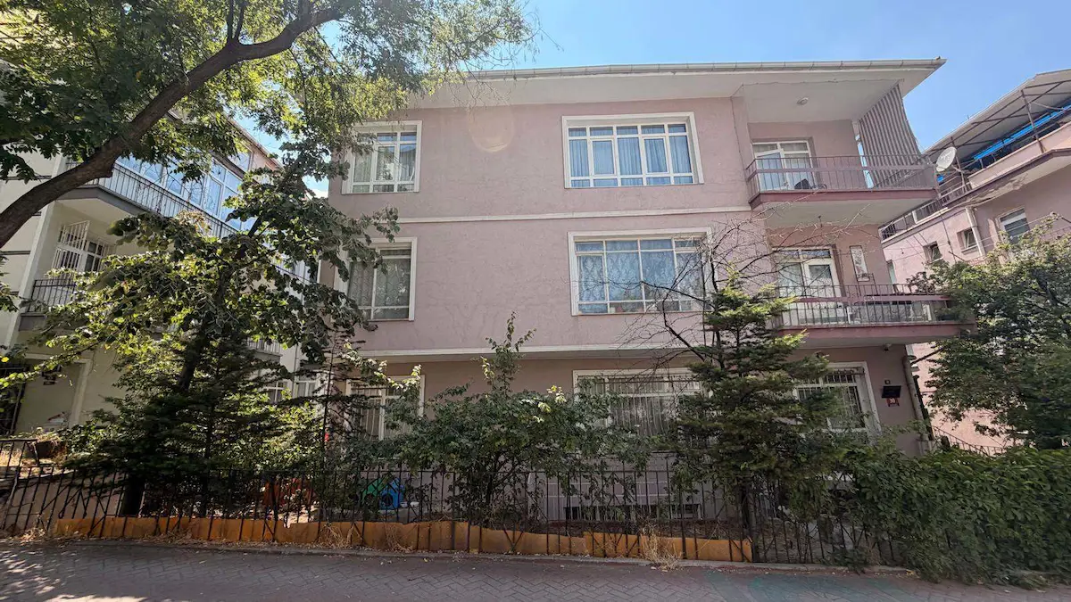 BAŞÇAVUŞ SOKAK 3+1 FUUL YAPILI GİRİŞ KAT DAİRE