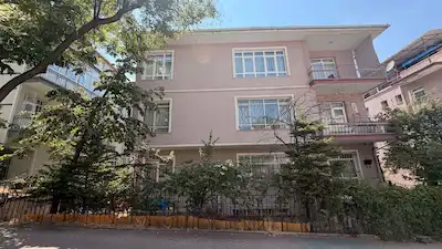 BAŞÇAVUŞ SOKAK 3+1 FUUL YAPILI GİRİŞ KAT DAİRE