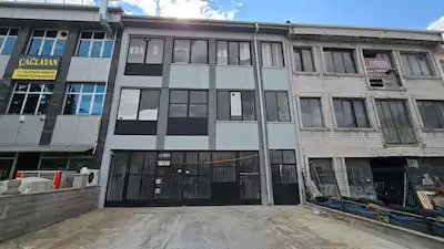 İVEDİK OSB'DE ÜRETİME VE MAĞAZACILIĞA UYGUN 3 KATLI 600 M2 KOMPLE BİNA