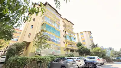 SARIYER’DE SİTE İÇİNDE MANZARALI 6+1 ÇATI DUBLEKSİ | 257 M² NET | 3 BANYO