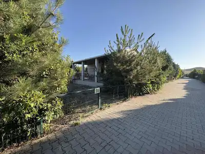 TEMELLİ YAKINI DOSTLAR SİTESİ'NDE 500 M2 ARSA'DA 1+1 MÜSTAKİL EV