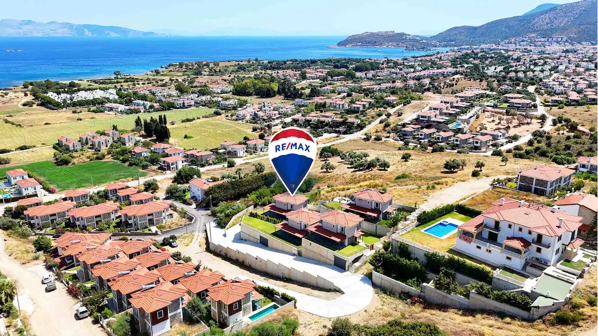 DATÇA MERKEZ BURGAZ MEVKİİ'NDE SATILIK DENİZ MANZARALI 6+1 VİLLA