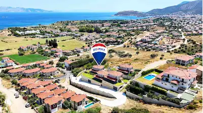 DATÇA MERKEZ BURGAZ MEVKİİ'NDE SATILIK DENİZ MANZARALI 6+1 VİLLA