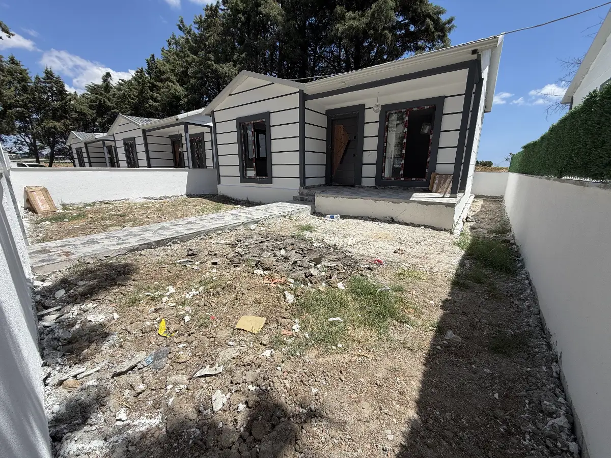DENIZE SIFIR ÖZEL PLAJLI MÜSTAKIL VILLA (1+1)