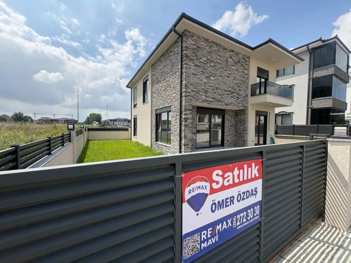 SERDİVAN YAZLIK'TA 320 M² ARSA İÇİNDE 4+1 AKILLI SİSTEM VİLLA