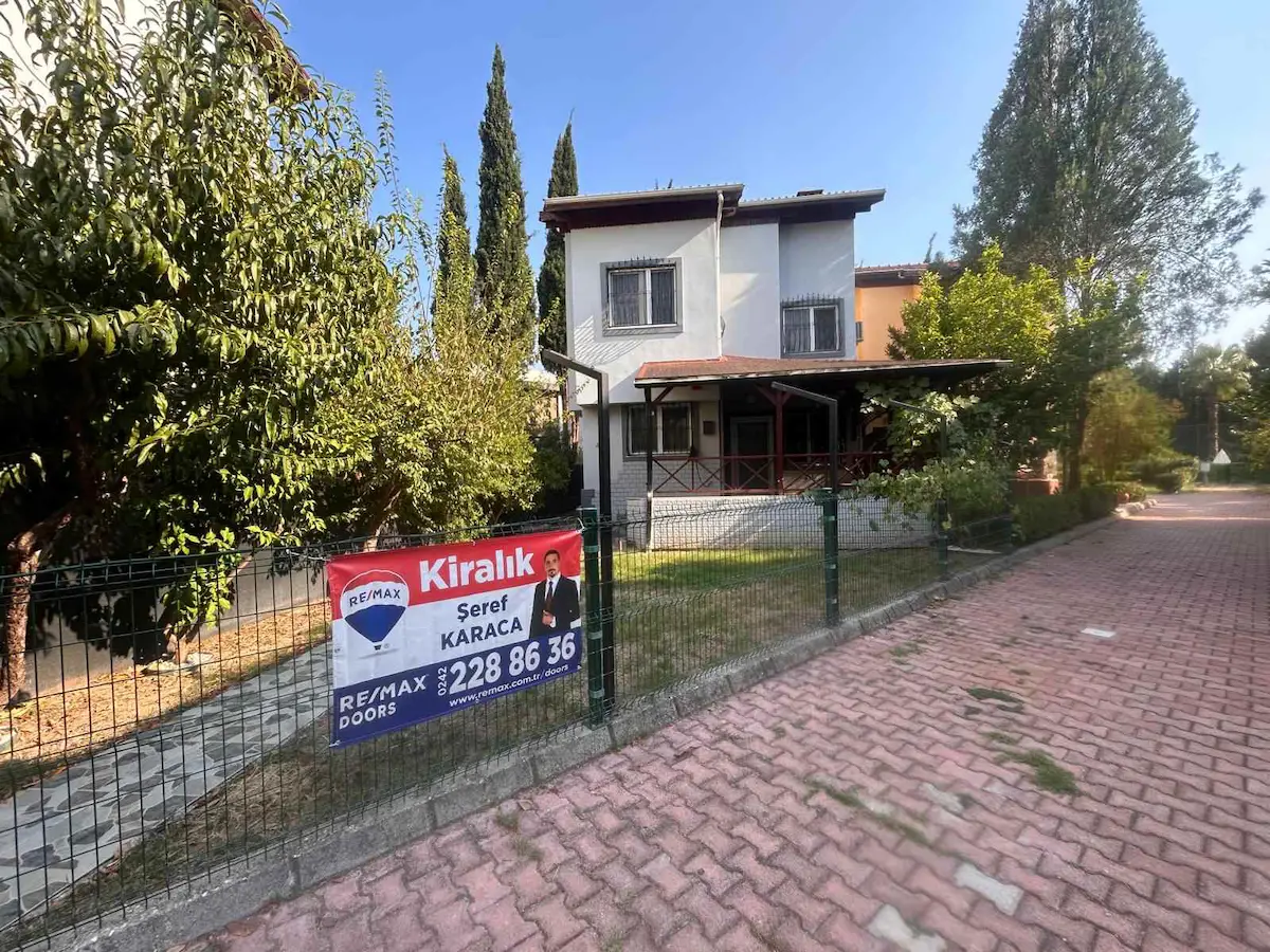 DÖŞEMEALTI NEBILER PERYA SITESI'NDE, DÖRT CEPHESI AÇIK, GENIŞ BAHÇELI VE KIŞ BAHÇELI ÖZEL VILLA