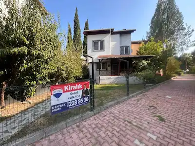 DÖŞEMEALTI NEBILER PERYA SITESI'NDE, DÖRT CEPHESI AÇIK, GENIŞ BAHÇELI VE KIŞ BAHÇELI ÖZEL VILLA