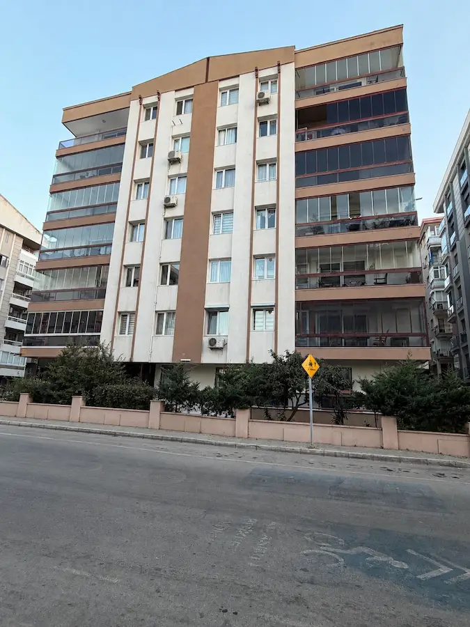 NARLIDERE NARLI MAH. ÇELEBİ SOKAK’TA 185 M² BRÜT, GENİŞ PLANLI 4+1 DAİRE