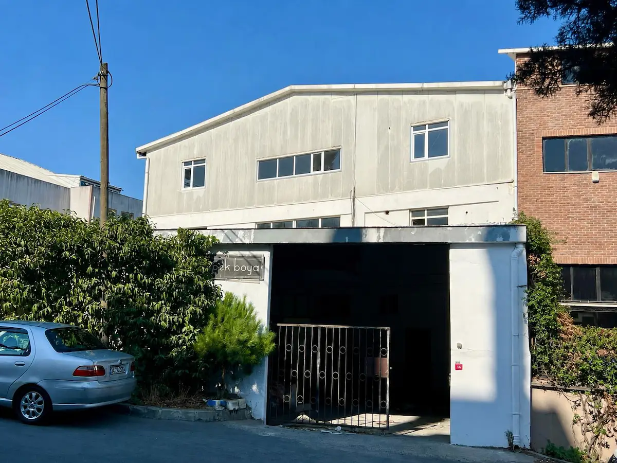 ESENYURT AKÇABURGAZ'DA KIRALIK 2000M2 MÜSTAKIL 4 KATLI FABRIKA