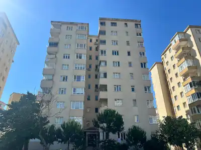 UĞURMUMCU 3+1 BÜYÜK TİP MERKEZİ KONUM SATILIK DAİRE