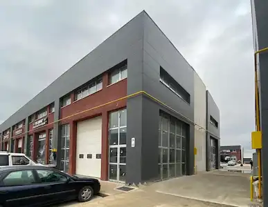 REMAX/ŞEREF PISIL'DAN KÖŞE BAŞI 100 M2 DÜKKAN