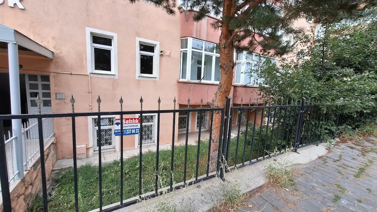 REMAX İLKE'DEN ŞÜKRÜPAŞA'DA 3+1 SATILIK BALKONLU BODRUM DAİRE