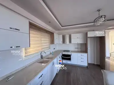 GİRNE ALSANCAK MERKEZ’DE SIFIR, EŞYALI 4+1 KİRALIK VİLLA | 3 BANYO, BALKON