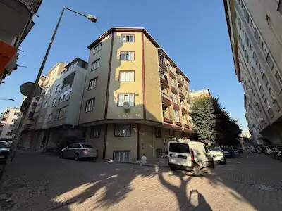 BAHÇELİEVLERDE METRO'YA YAKIN 2+1 80M2 BAHÇE KATI