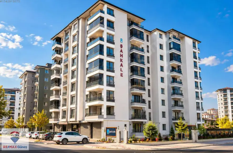 KARAKAVAK ŞAHHALE'DE 4+1 3 YAŞINDA SİTE İÇERİSİNDE DAİRE
