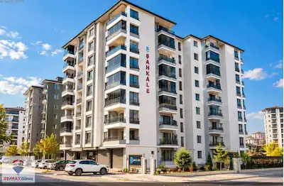 KARAKAVAK ŞAHHALE'DE 4+1 3 YAŞINDA SİTE İÇERİSİNDE DAİRE