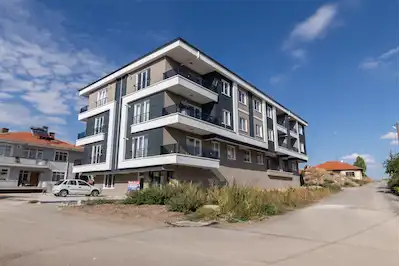 ÇUBUK-DUMLUPINAR MAHALLESİ • AYBÜ’YE SADECE 1 KM • ARA KAT 2+1• KİRALIK DAİRE