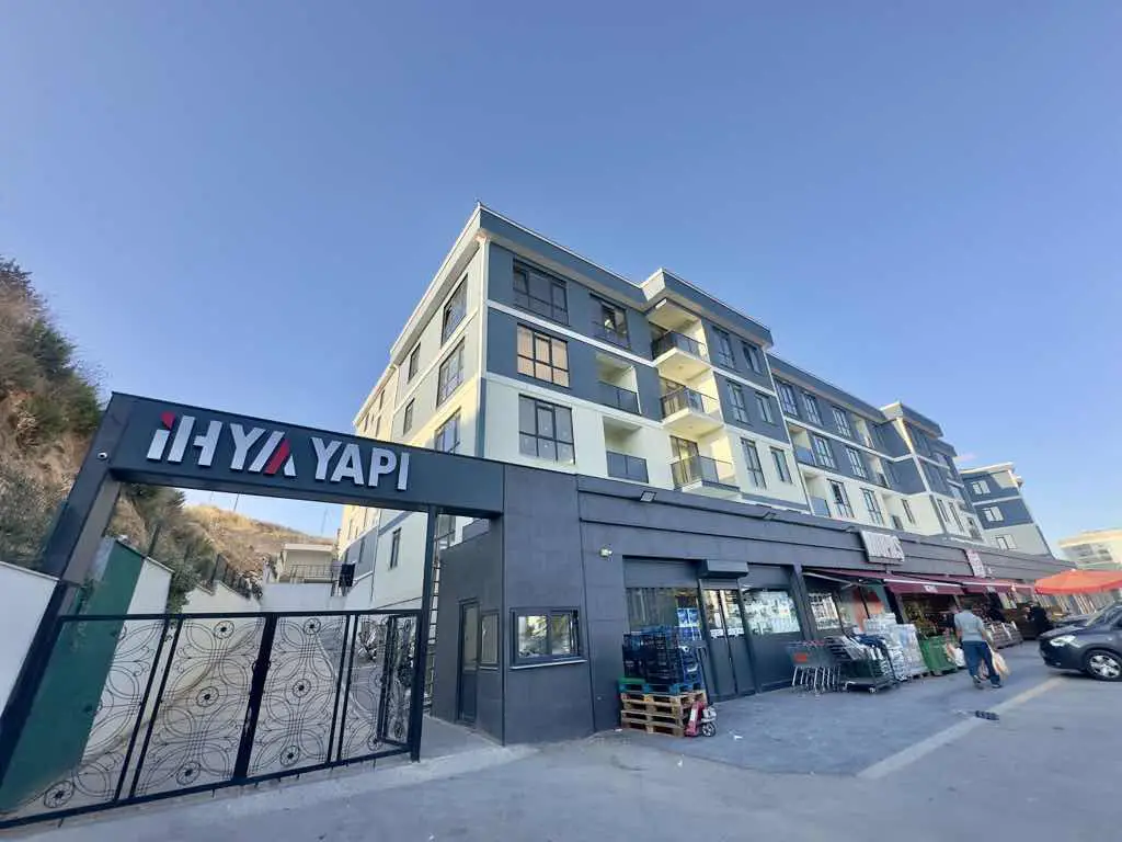 TAVŞANTEPE METRONUN DIBINDE OFIS VE KONUT KULLANIMINA UYGUN 2 + 1 KIRALIK DAIRE