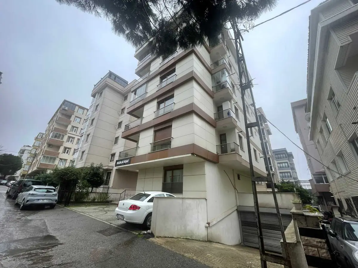 YENİ BİNADA AÇIK KAPALI OTOPARKLI HER KATTA TEK DAİRE 3+1