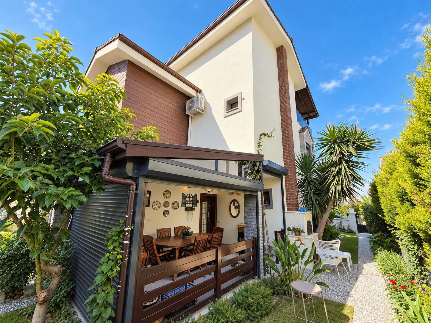 KUŞADASI DAVUTLAR EGE BİRLİK DELUXE SİTESİ'NDE DENİZE YAKIN HAVUZLU 4+1 VİLLA