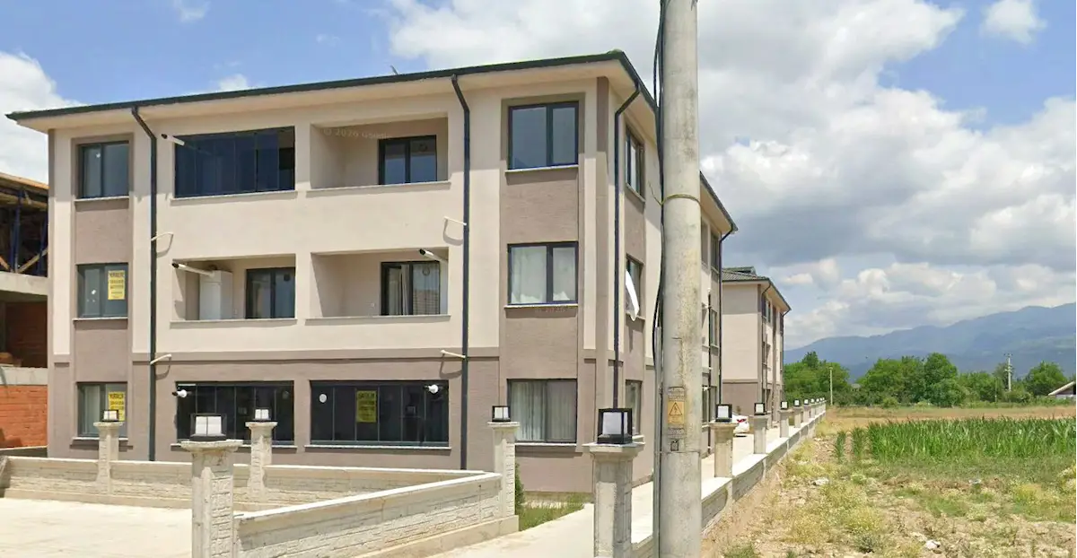 AKYAZI DEVLET HASTANESİ YAKININDA 1+1 EŞYALI KİRALIK DAİRE