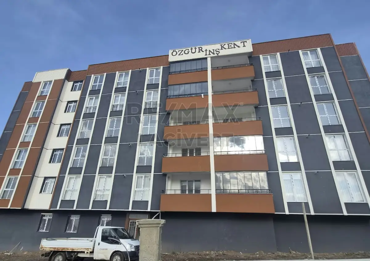 RE/MAX LACİVERT'TEN ABDURRAHMAN GAZİ'DE  KİRALIK 3+1 DAİRE 