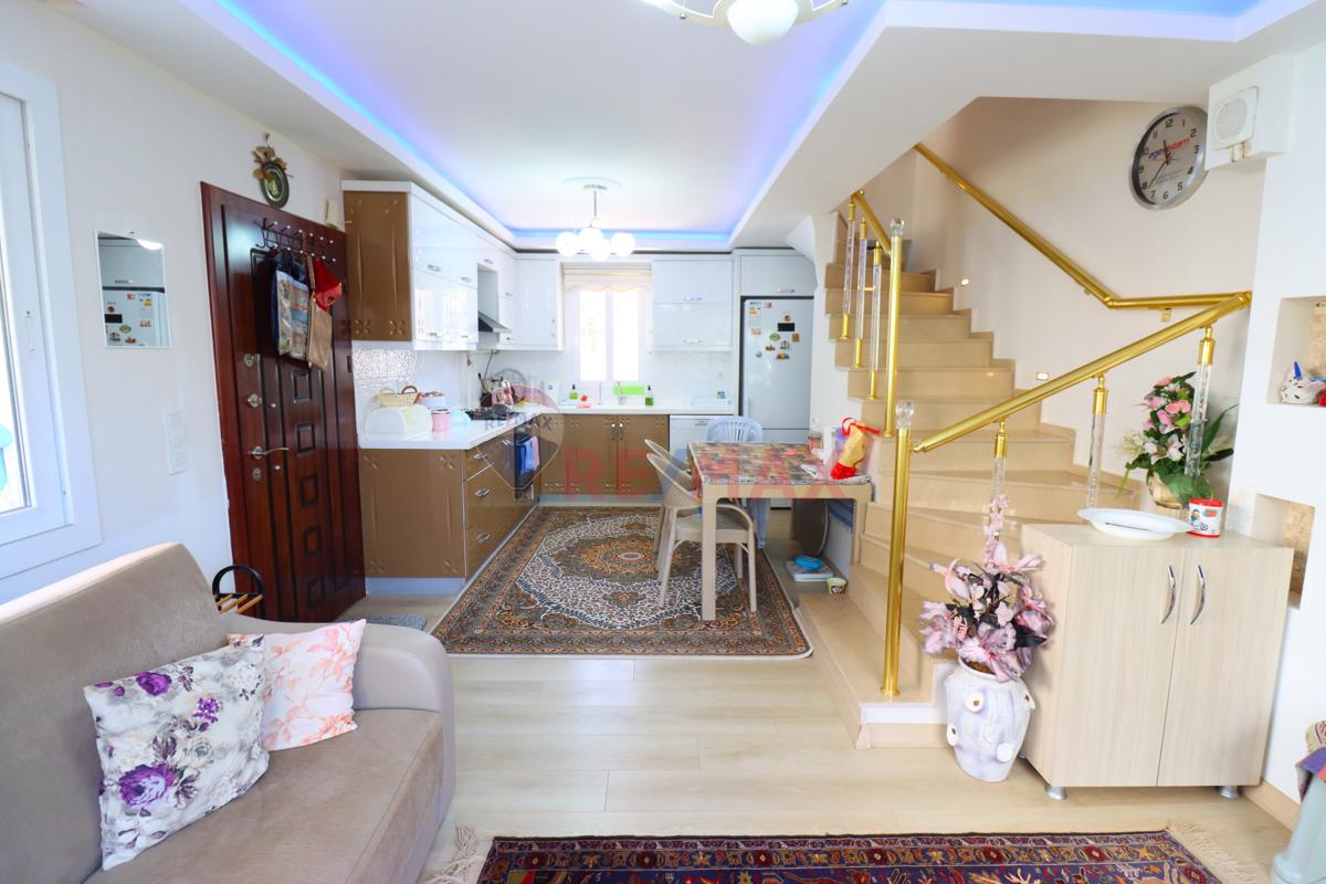 GENİŞ BAHÇELİ,DOĞALGAZLI,7 YILLIK YAPI,3+1 ,TRIBLEKS YAZLIK SATIŞTA...