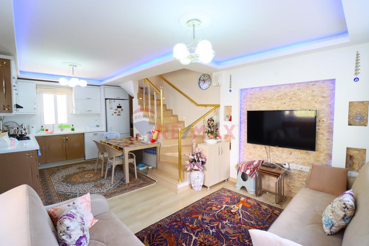 GENİŞ BAHÇELİ,DOĞALGAZLI,7 YILLIK YAPI,3+1 ,TRIBLEKS YAZLIK SATIŞTA...