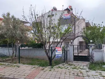 GENİŞ BAHÇELİ,DOĞALGAZLI,YENİ YAPI,3+1 ,TRIBLEKS YAZLIK SATIŞTA...