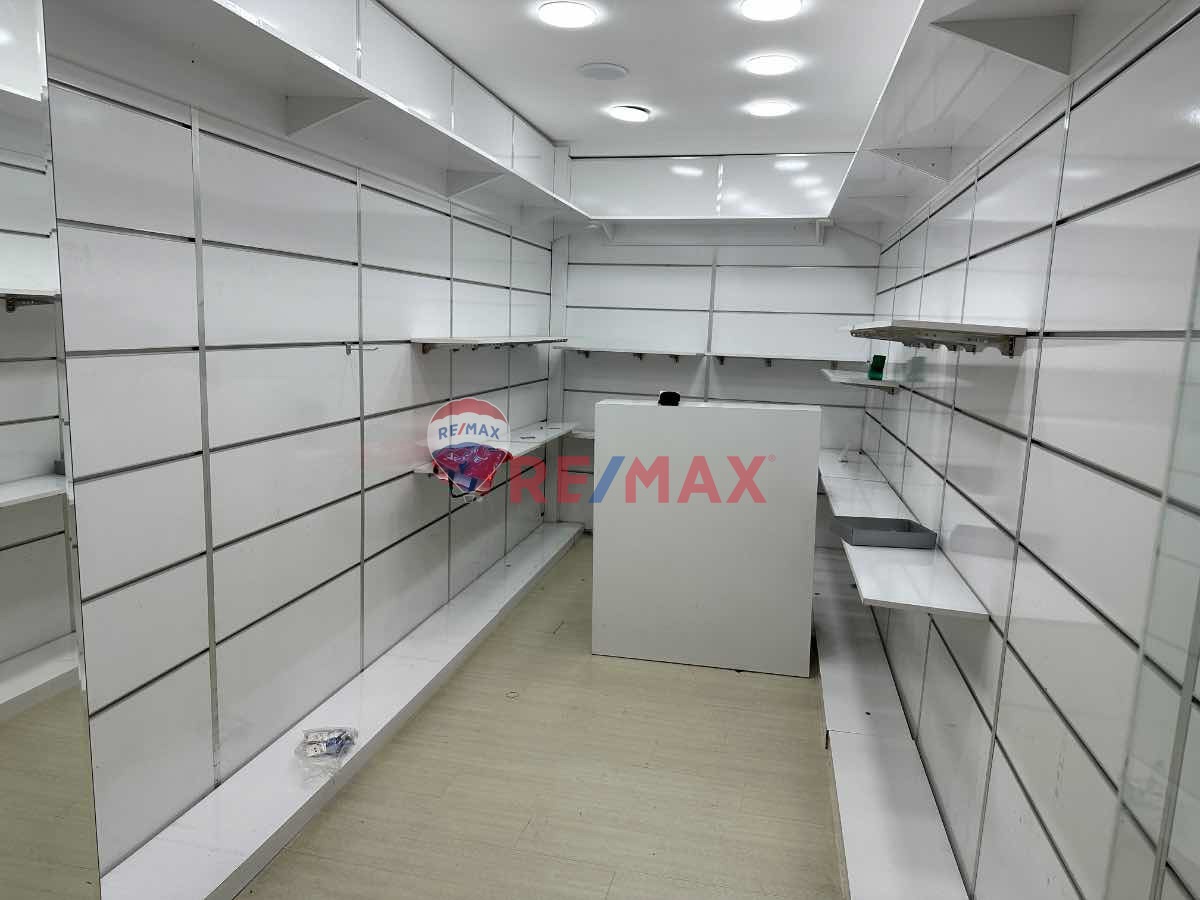 EMİNÖNÜ, YEŞİLDİREK'TE KİRALIK DÜKKAN & MAĞAZA