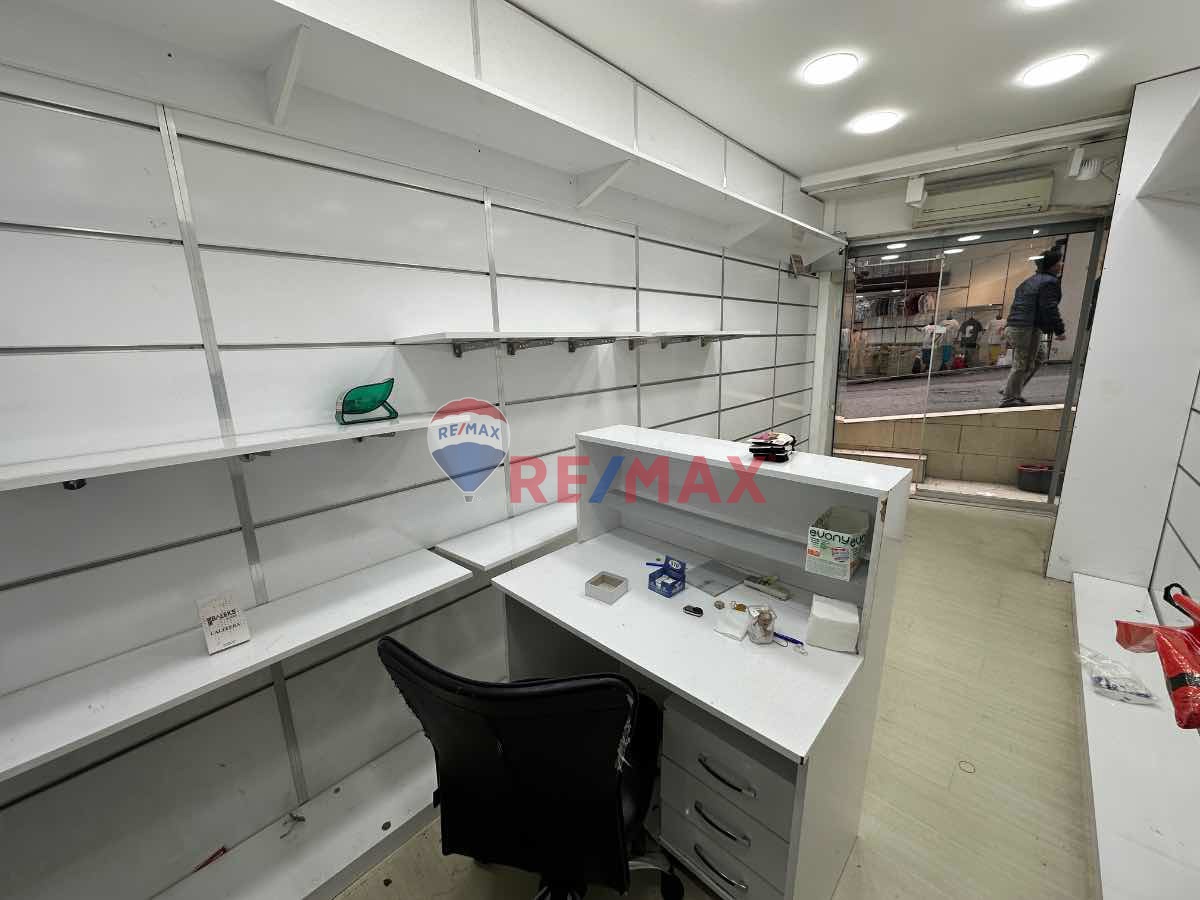 EMİNÖNÜ, YEŞİLDİREK'TE KİRALIK DÜKKAN & MAĞAZA