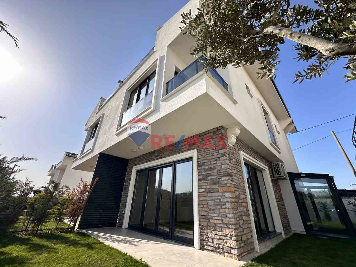 BÜYÜKÇEKMECE GÜZELCE'DE SIFIR YAPIM 3+2 KIRALIK LÜKS VILLA