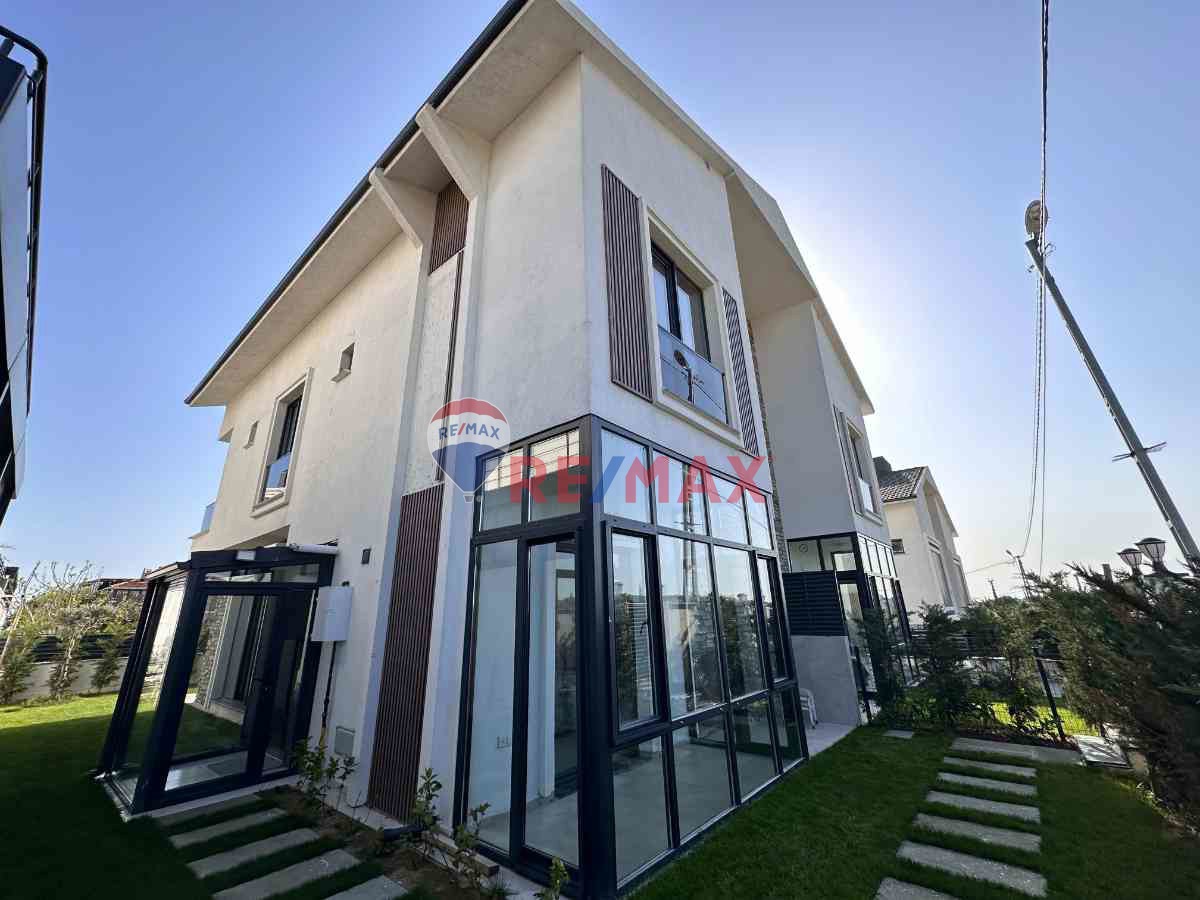BÜYÜKÇEKMECE GÜZELCE'DE SIFIR YAPIM 3+2 KIRALIK LÜKS VILLA