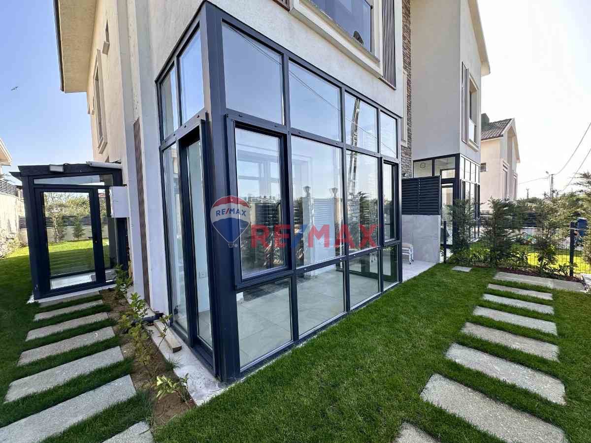 BÜYÜKÇEKMECE GÜZELCE'DE SIFIR YAPIM 3+2 KIRALIK LÜKS VILLA
