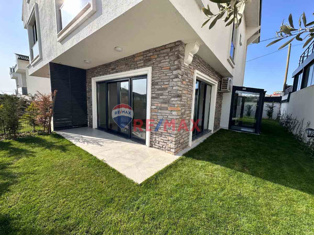 BÜYÜKÇEKMECE GÜZELCE'DE SIFIR YAPIM 3+2 KIRALIK LÜKS VILLA