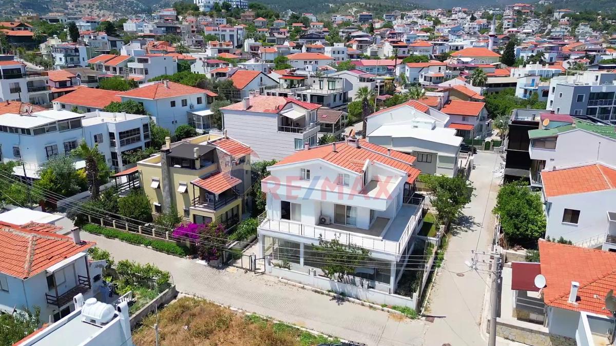 MORDOĞAN İSKELE'DE 10+2 TAM MÜSTAKİL VİLLA 