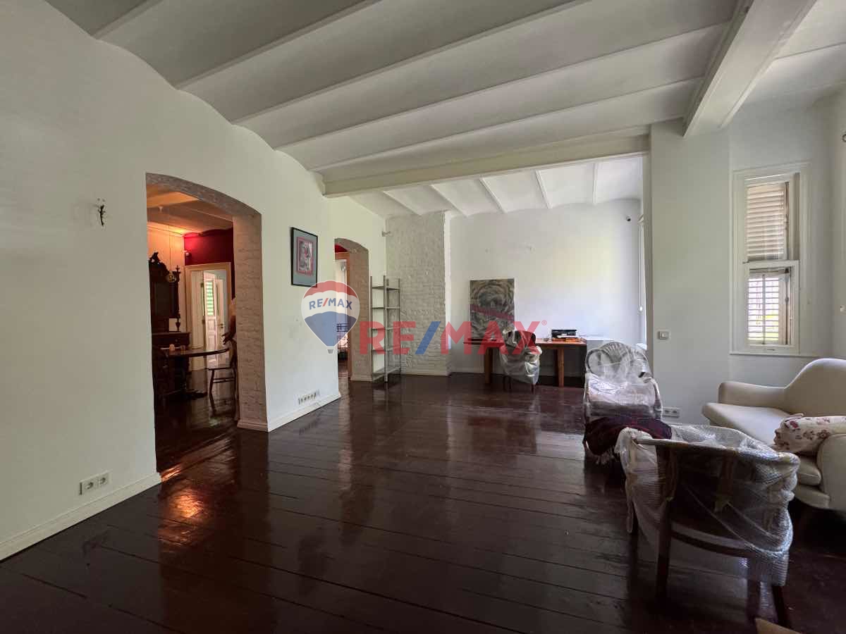 BEYOĞLU CİHANGİR'DE SATILIK TARİHİ BİNA'DA 3+1 DAİRE..