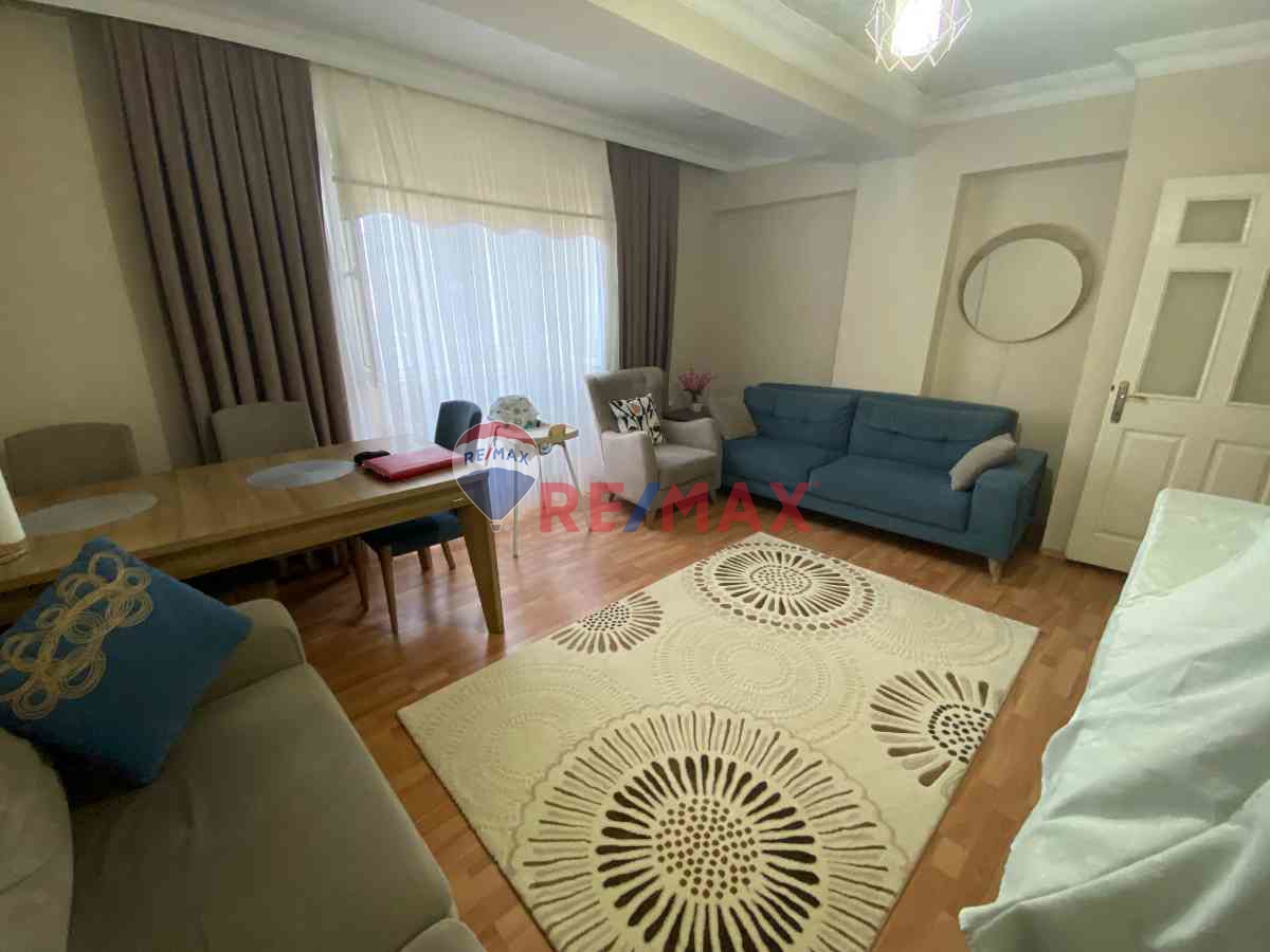 ÇINAR MH BAĞCILAR MEYDANA YAKIN 3.KAT 2+1 SATILIK DAIRE