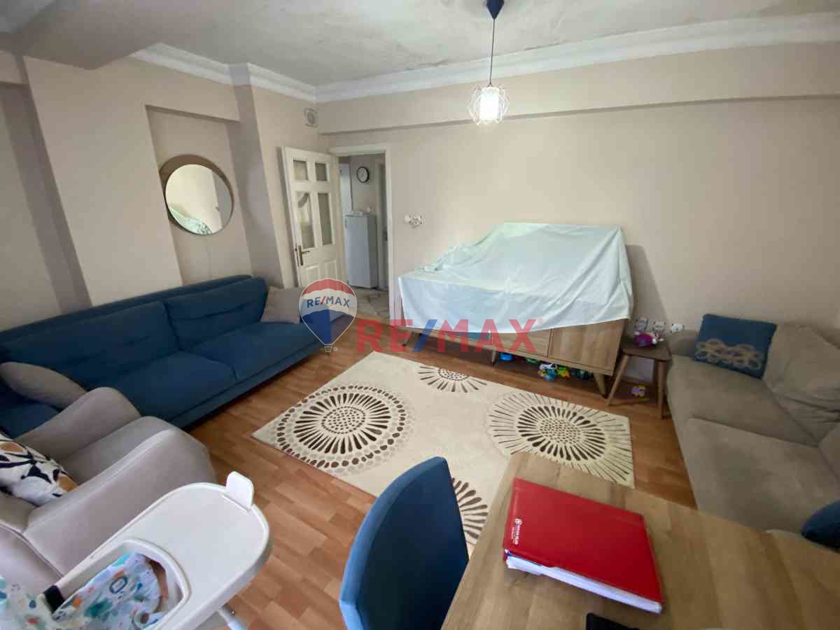 ÇINAR MH BAĞCILAR MEYDANA YAKIN 3.KAT 2+1 SATILIK DAIRE