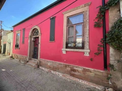 AYVALIK'IN TARİHİ DOKUSUNDA RESTORASYONLU RUM EVİ...