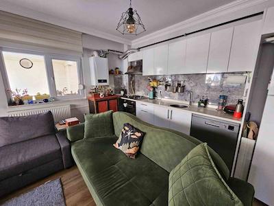 MALTEPE ALTINTEPE CADDE ÜZERİ 50 M2 YÜKSEK GİRİŞ 1+1 DAİRE